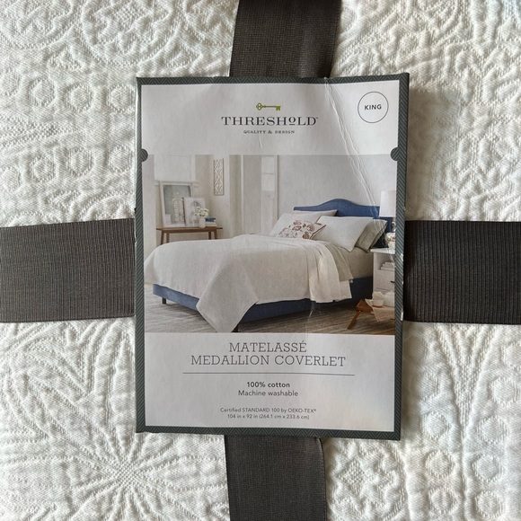 Threshold Bedding King Matelasse Medallion Comforter Sham Set